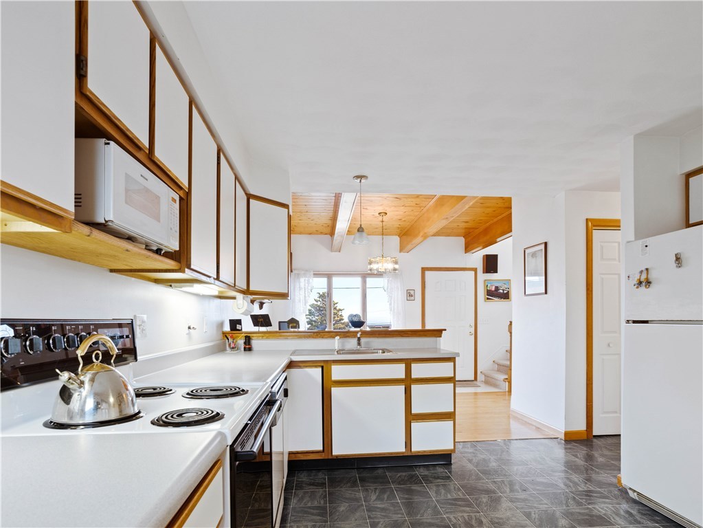 207 Colonel John Gardner Road Narragansett, RI 02882 - Photo 11 of 24