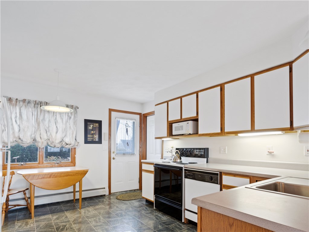 207 Colonel John Gardner Road Narragansett, RI 02882 - Photo 12 of 24