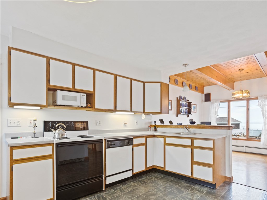207 Colonel John Gardner Road Narragansett, RI 02882 - Photo 10 of 24
