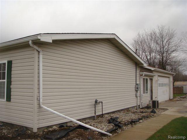 1320 Range Road Port Huron, MI 48060 - Photo 2 of 12 DSC08767 (Small)