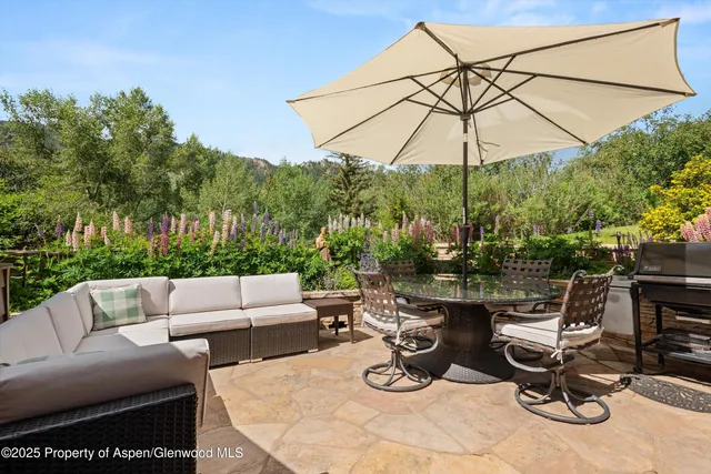 a bath tub sitting next to a bathroom sink