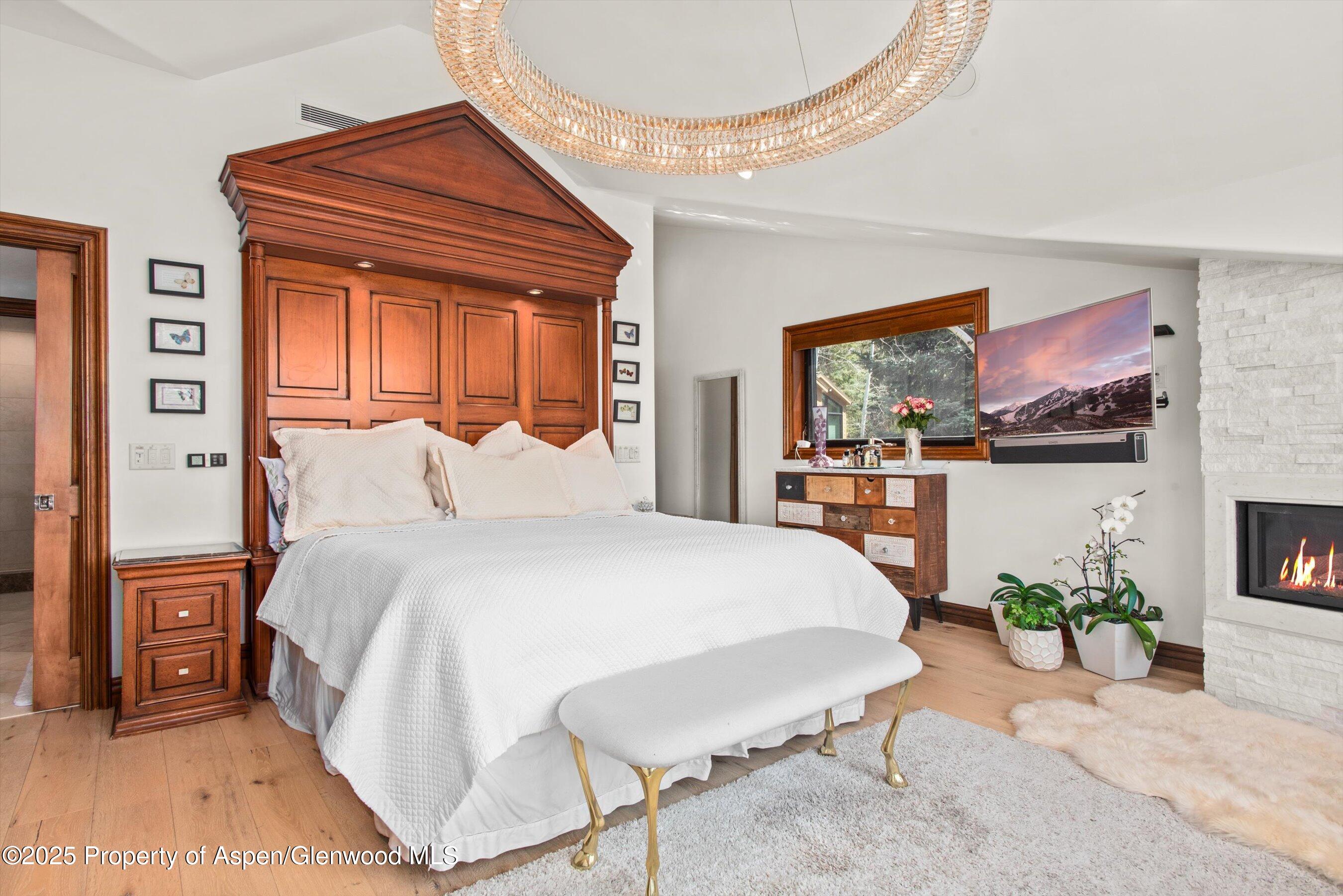 155 Lone Pine Road, Unit 9 Aspen, CO 81611 - Photo 8 of 27 a bedroom with a bed and a table in it