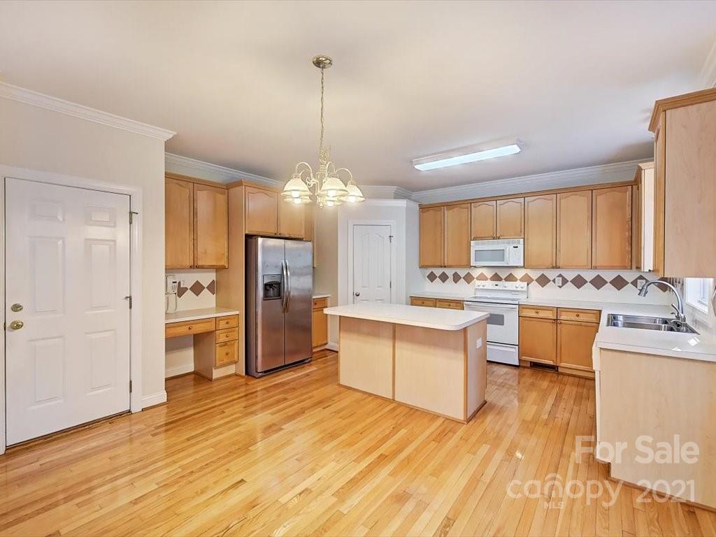 3306 Rhett Butler Place Charlotte, NC 28270 - Photo 14 of 46 Gallery Image 14