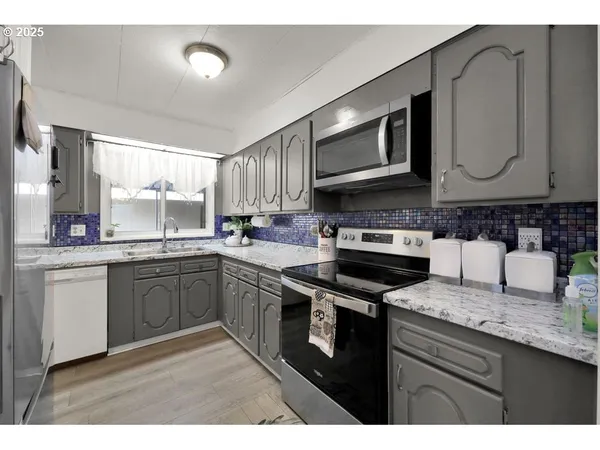 $79,900 | 1800 Lakewood Court, Unit 36, Eugene, OR 97402