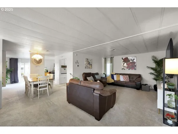 $79,900 | 1800 Lakewood Court, Unit 36, Eugene, OR 97402