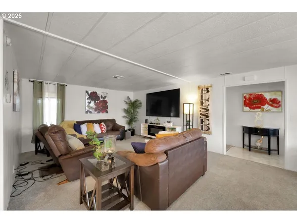 $79,900 | 1800 Lakewood Court, Unit 36, Eugene, OR 97402