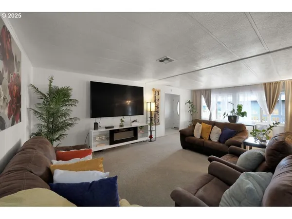$79,900 | 1800 Lakewood Court, Unit 36, Eugene, OR 97402