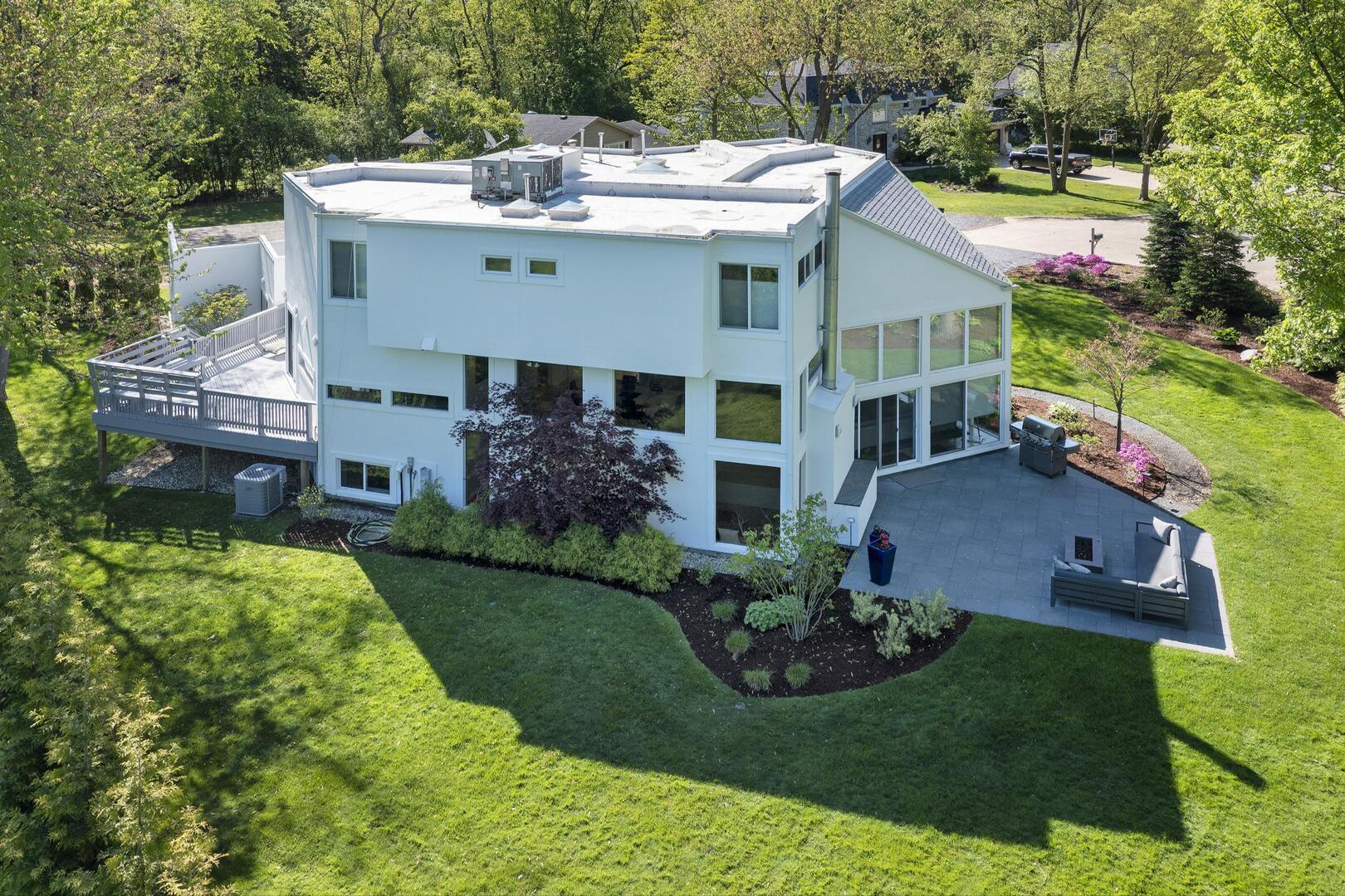870 Woodbine Road Highland Park, IL 60035 - Photo 3 of 51