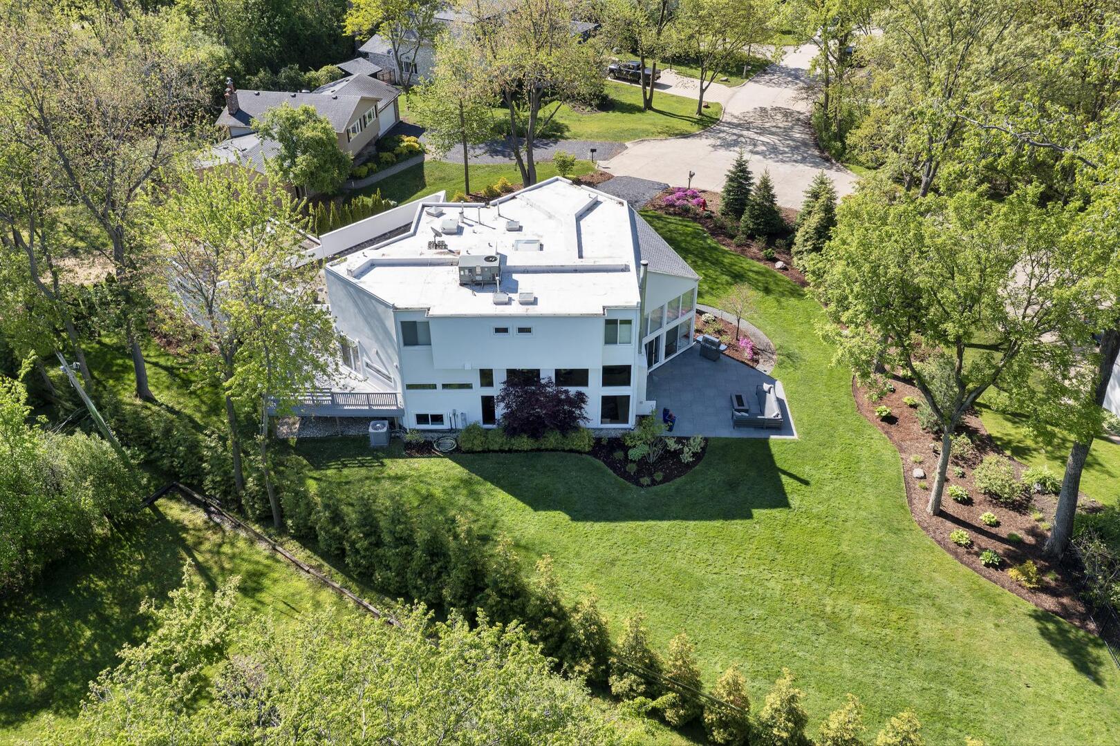 870 Woodbine Road Highland Park, IL 60035 - Photo 4 of 51