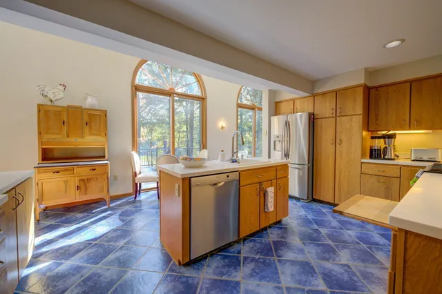 $1,600,000 | 17 Blueberry Point Road, Raymond, ME 04071