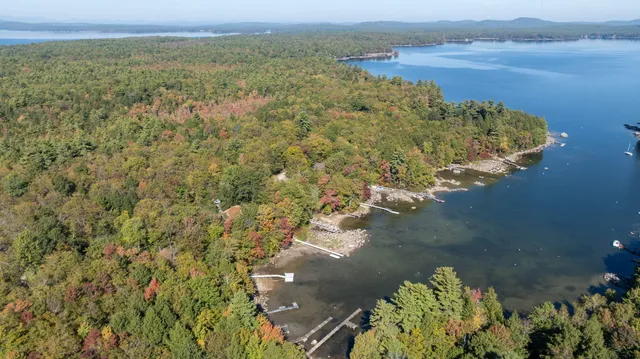 $1,600,000 | 17 Blueberry Point Road, Raymond, ME 04071