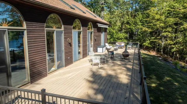 $1,600,000 | 17 Blueberry Point Road, Raymond, ME 04071