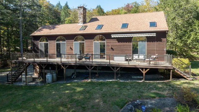 $1,600,000 | 17 Blueberry Point Road, Raymond, ME 04071