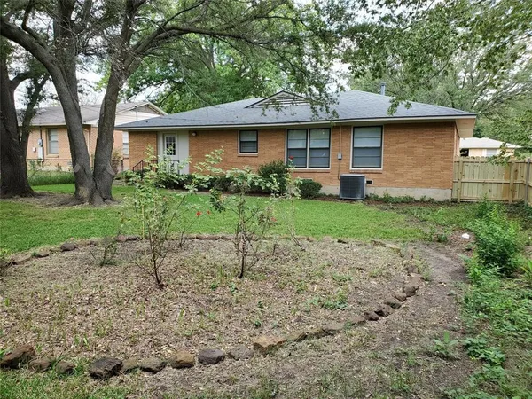 $1,600 | 1800 West College Street, Sherman, TX 75092