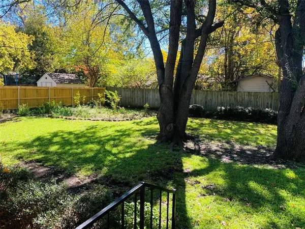 $1,600 | 1800 West College Street, Sherman, TX 75092