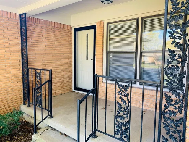 $1,600 | 1800 West College Street, Sherman, TX 75092