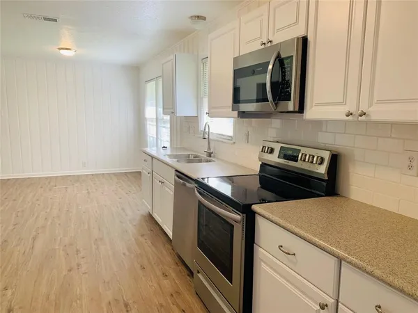 $1,600 | 1800 West College Street, Sherman, TX 75092