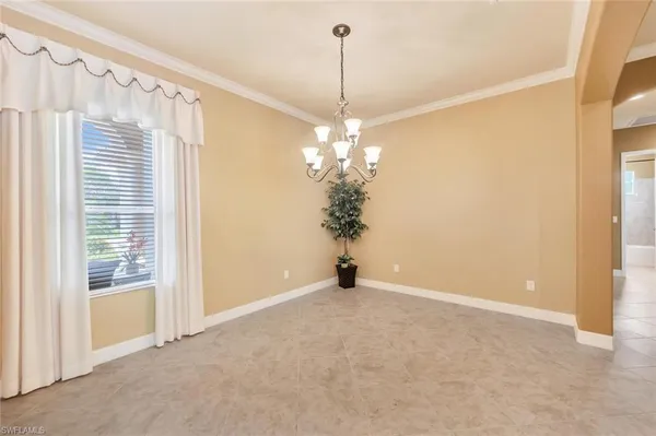 a view of a chandelier in big room and chandelier