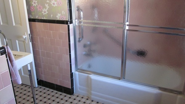 39 Sevinor Road Marblehead, MA 01945 - Photo 7 of 8 a bathroom with a shower
