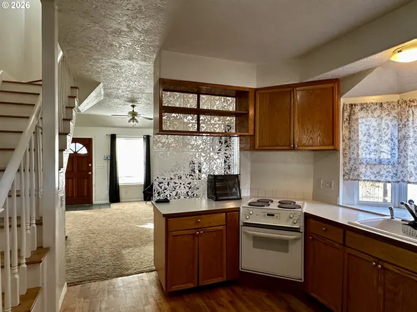 $337,995 | 822 South 8th Street, Cottage Grove, OR 97424