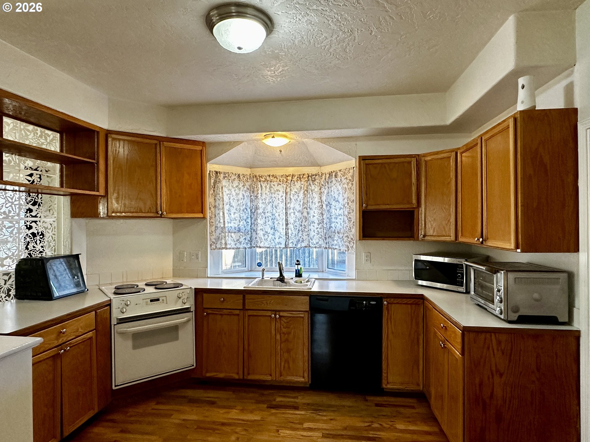 822 South 8th Street Cottage Grove, OR 97424 - Photo 14 of 39