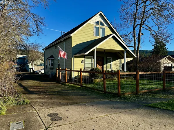 $337,995 | 822 South 8th Street, Cottage Grove, OR 97424