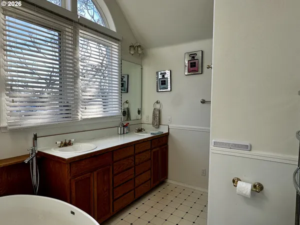 $337,995 | 822 South 8th Street, Cottage Grove, OR 97424