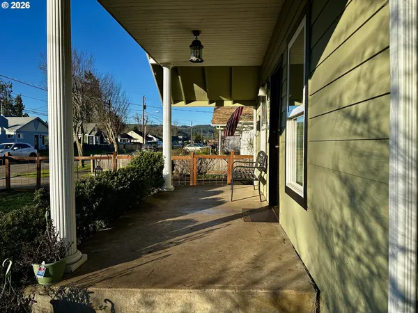 $337,995 | 822 South 8th Street, Cottage Grove, OR 97424