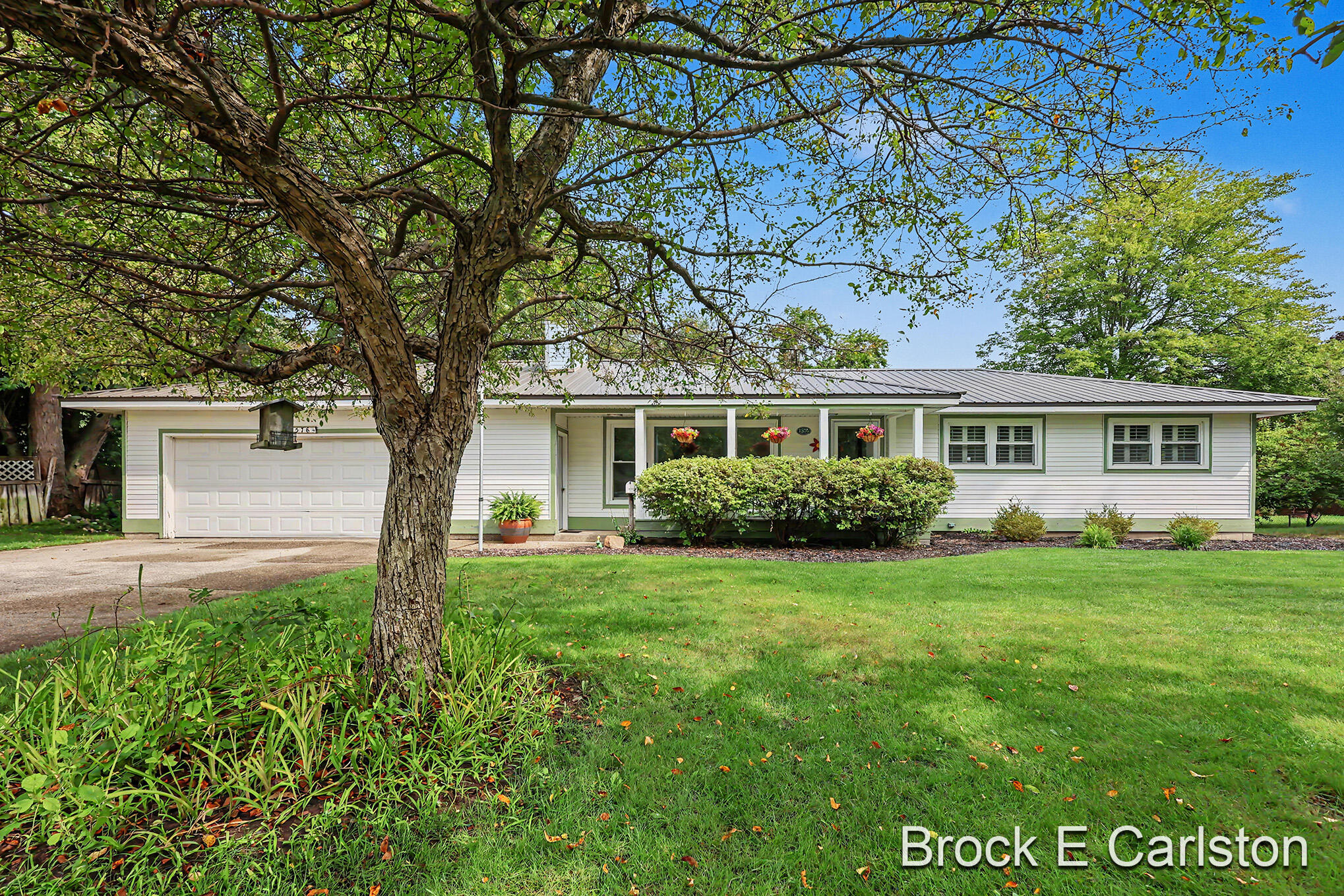1576 Hendrick Road Muskegon, MI 49441 - Photo 1 of 58 QJ1A3018