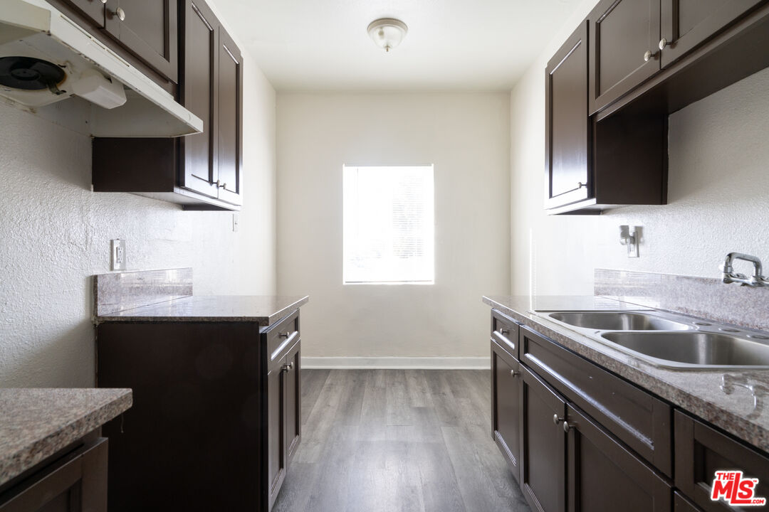 329 West Magnolia Street Compton, CA 90220 - Photo 11 of 16