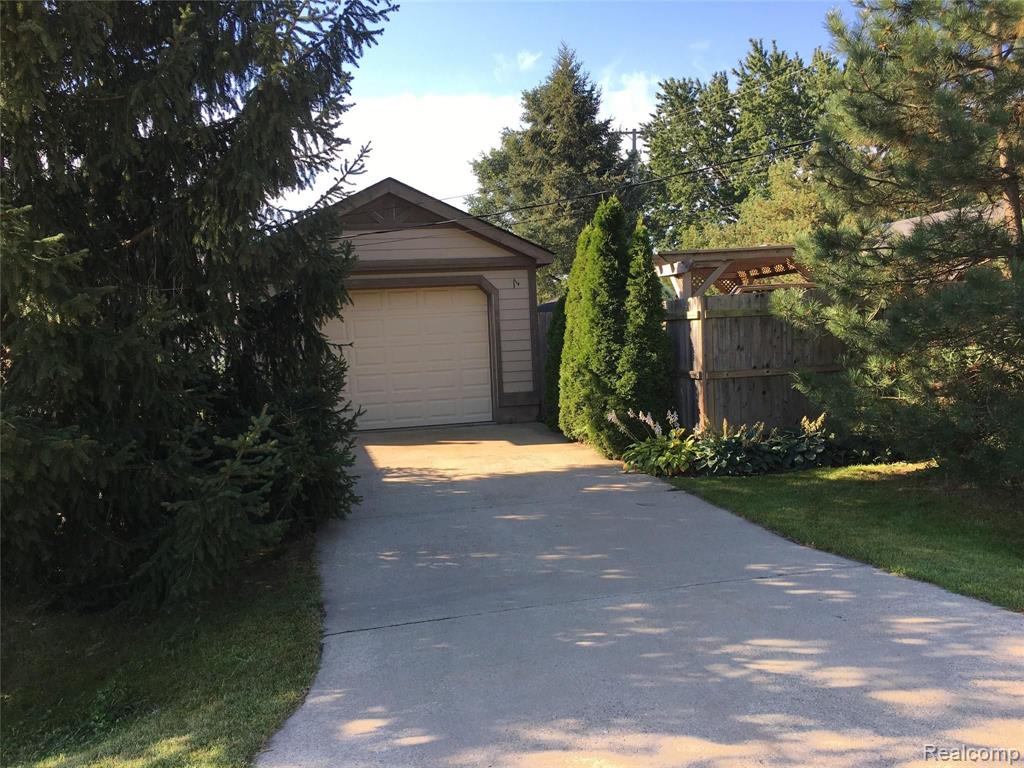 2800 Eastern Avenue Rochester Hills, MI 48307 - Photo 5 of 31