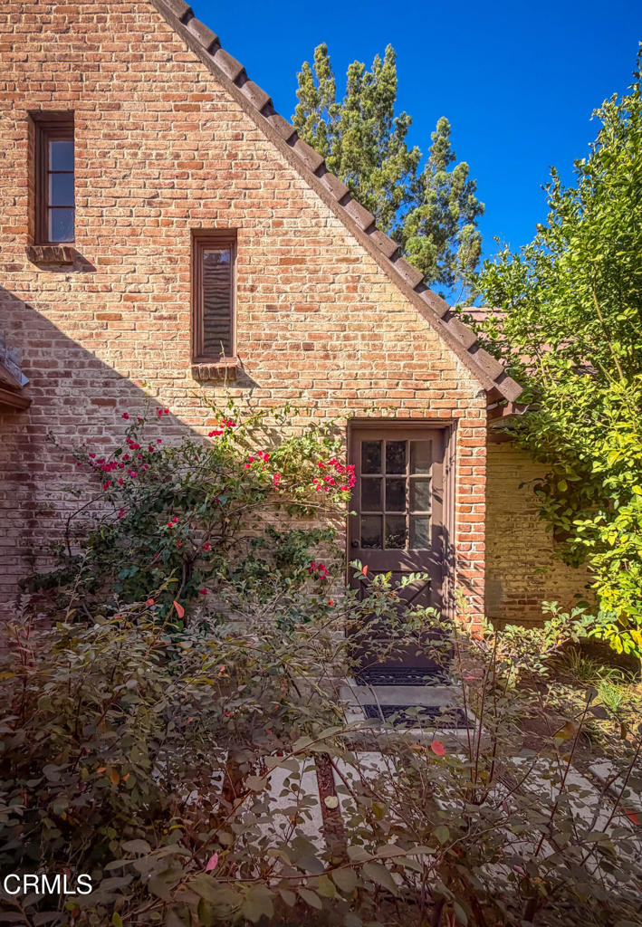1146 Shenandoah Road San Marino, CA 91108 - Photo 34 of 38 a front view of a house with a garden