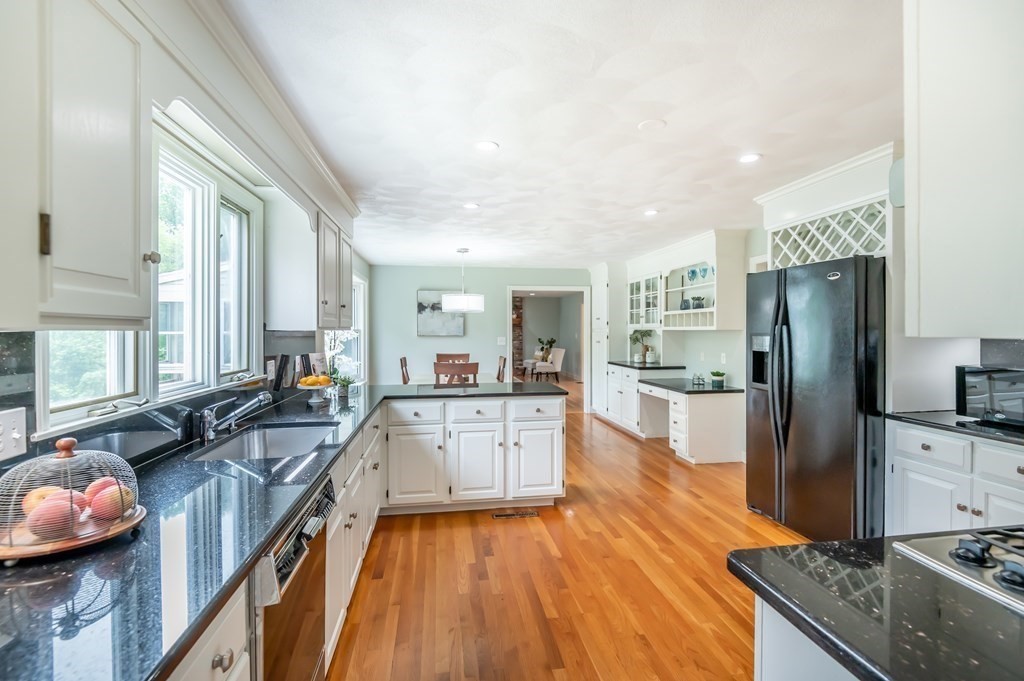 232 Candlestick Road North Andover, MA 01845 - Photo 11 of 42 Gallery Image 11