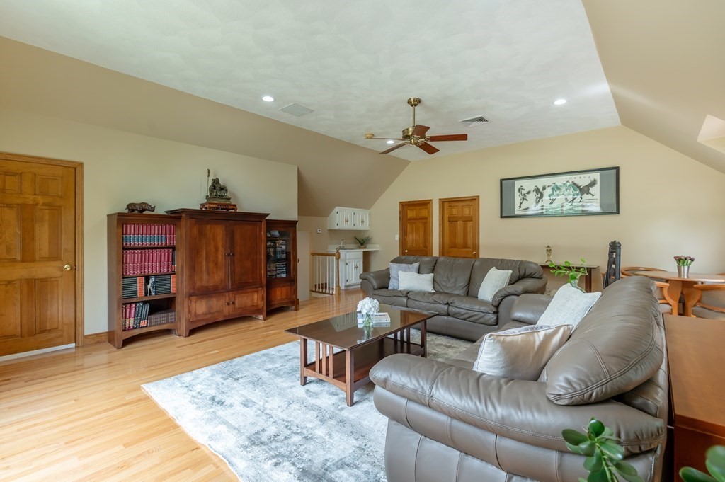 232 Candlestick Road North Andover, MA 01845 - Photo 19 of 42 Gallery Image 19