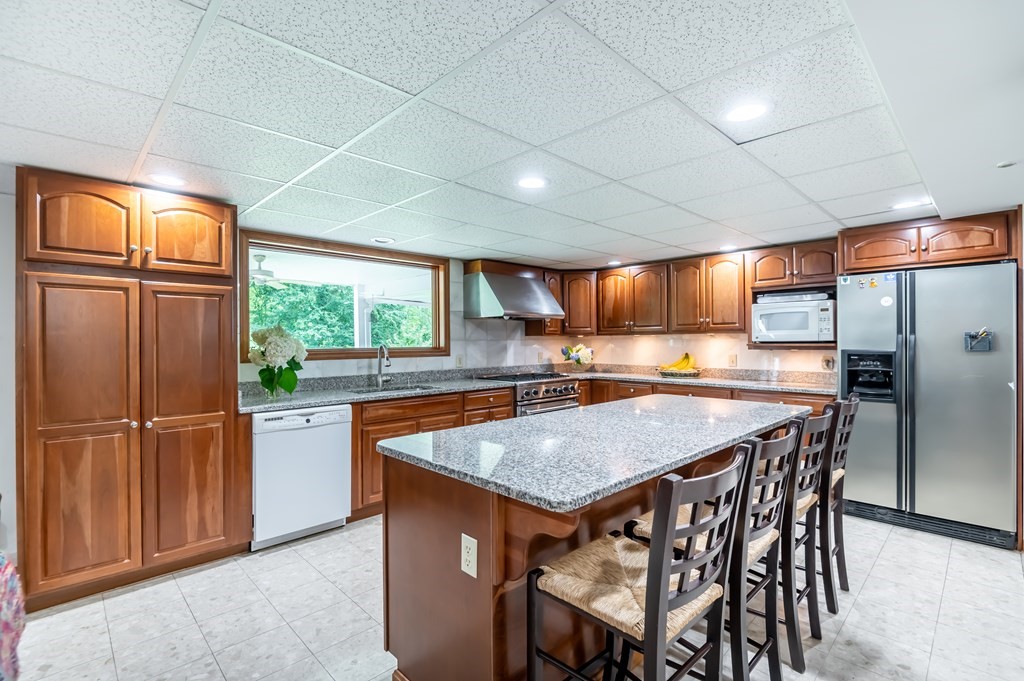 232 Candlestick Road North Andover, MA 01845 - Photo 23 of 42 Gallery Image 23