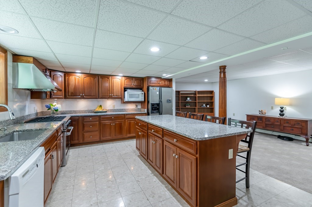 232 Candlestick Road North Andover, MA 01845 - Photo 26 of 42 Gallery Image 26