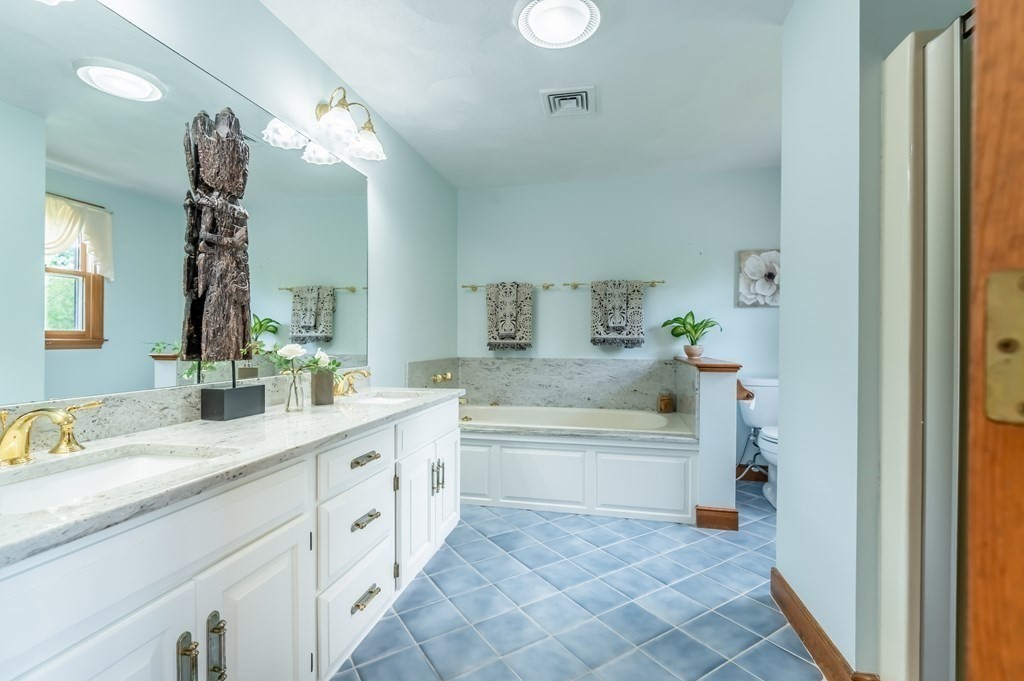 232 Candlestick Road North Andover, MA 01845 - Photo 30 of 42 Gallery Image 30