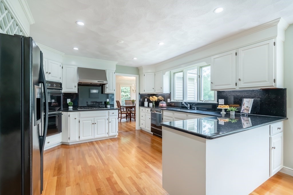 232 Candlestick Road North Andover, MA 01845 - Photo 8 of 42 Gallery Image 8