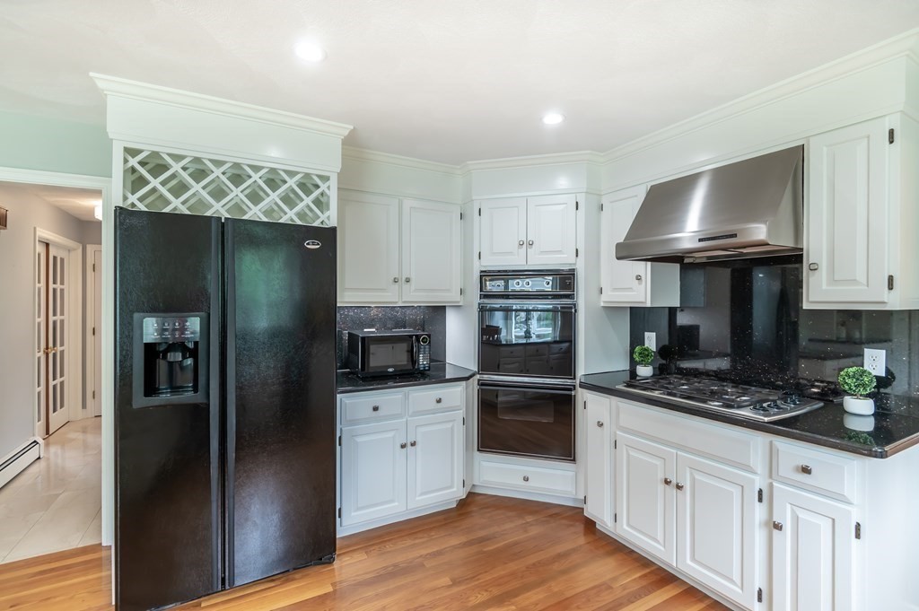 232 Candlestick Road North Andover, MA 01845 - Photo 9 of 42 Gallery Image 9