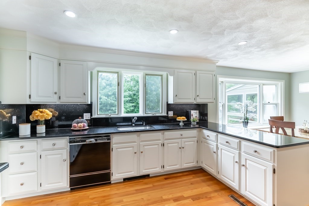 232 Candlestick Road North Andover, MA 01845 - Photo 10 of 42 Gallery Image 10