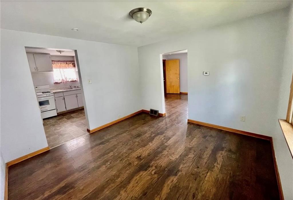 746 6th Avenue Coraopolis, PA 15108 - Photo 4 of 17