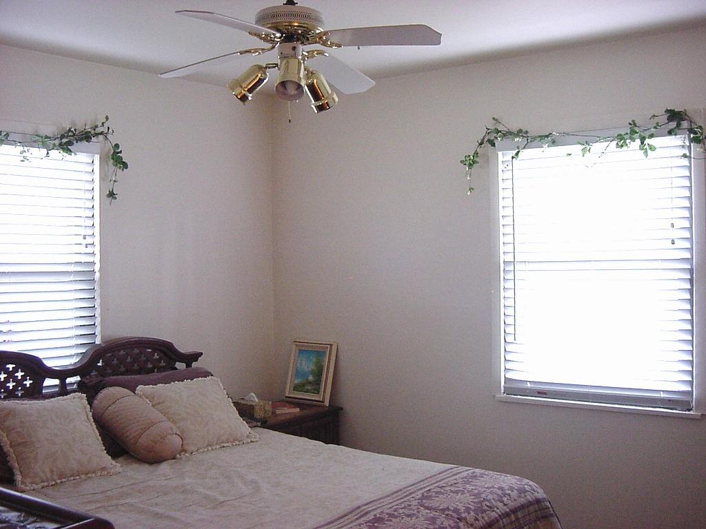 301 Southwest 45th Avenue Amarillo, TX 79110 - Photo 18 of 19 a bedroom with a bed and a window