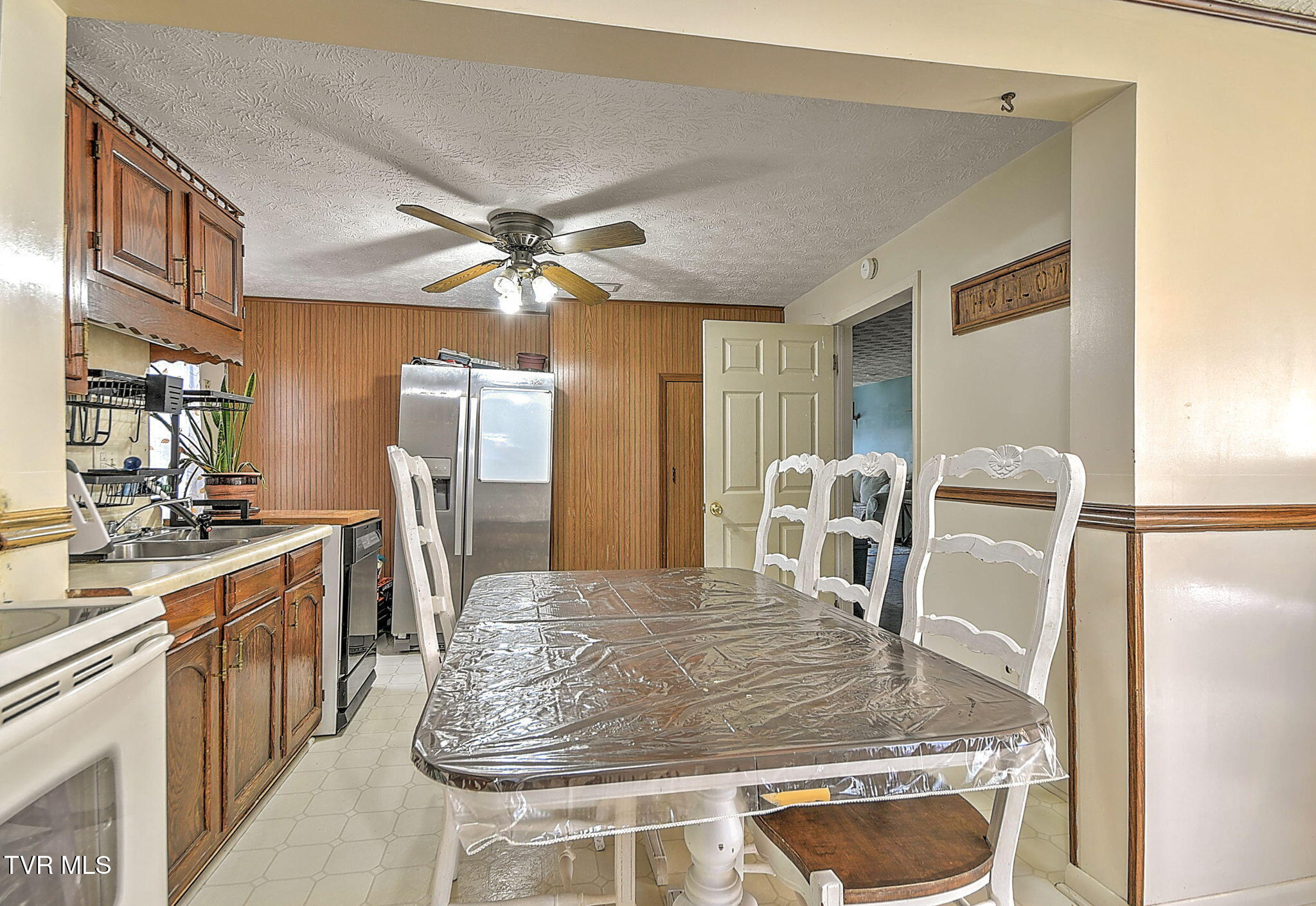 2424 Overlook Road Kingsport, TN 37664 - Photo 3 of 33 3-web-or-mls-2424 Overlook MC-4