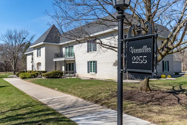 $350,000 | 2255 Bordeaux, Unit B1, Highland, IN 46322