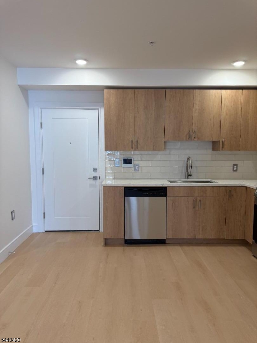 627 Valley Road, Unit B Montclair, NJ 07043 - Photo 3 of 39