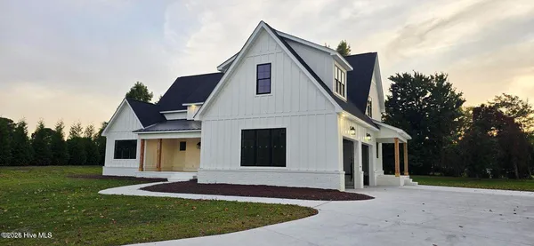 $700,000 | 2827 Landing Circle, Grimesland, NC 27837