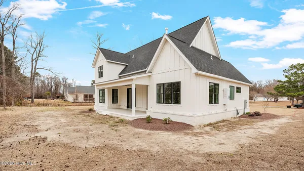 $700,000 | 2827 Landing Circle, Grimesland, NC 27837