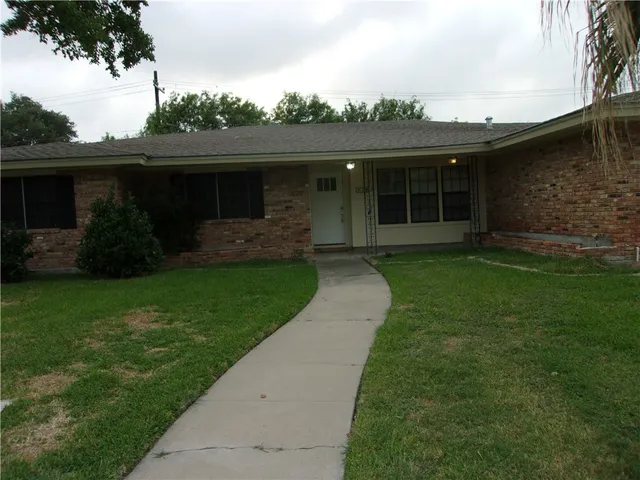 $1,950 | 438 Poenisch Drive, Corpus Christi, TX 78412