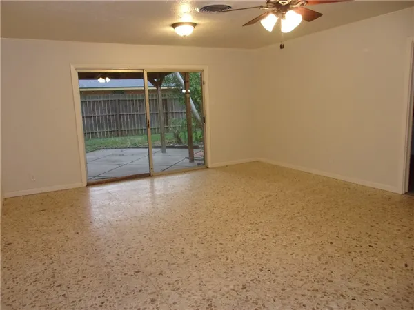 $1,950 | 438 Poenisch Drive, Corpus Christi, TX 78412