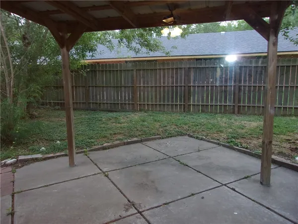 $1,950 | 438 Poenisch Drive, Corpus Christi, TX 78412